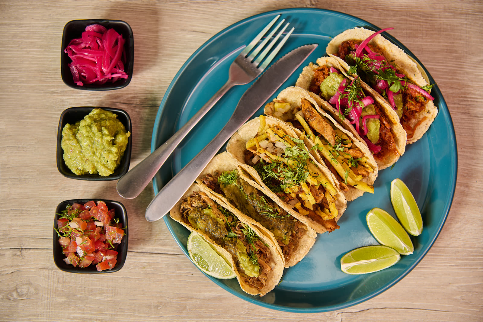 Taco al pastor con piña, cebolla y cilantro en Amor al Taco Bogotá